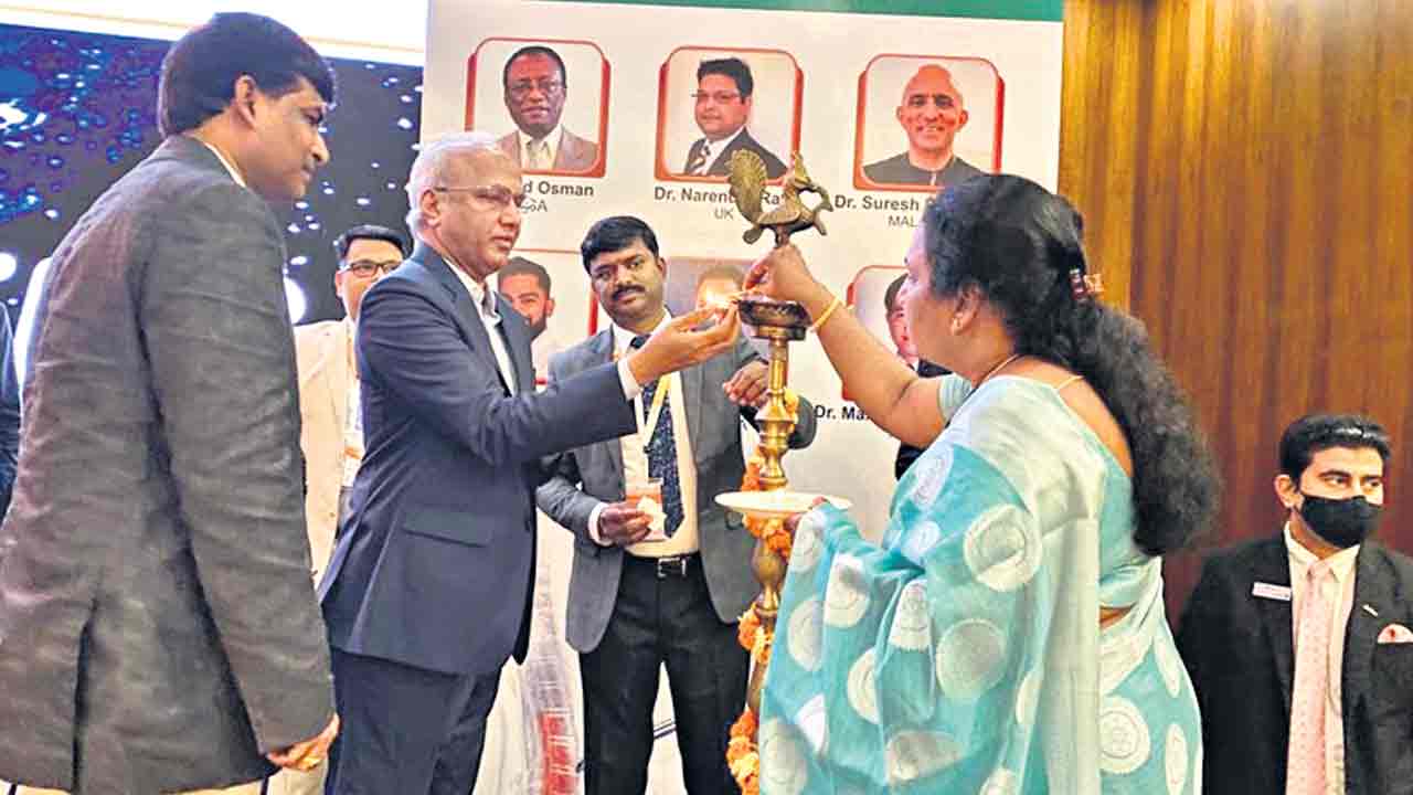 ఎండోస్కోపిక్ స్పైన్ సర్జరీలపై మాస్టర్ క్లాస్