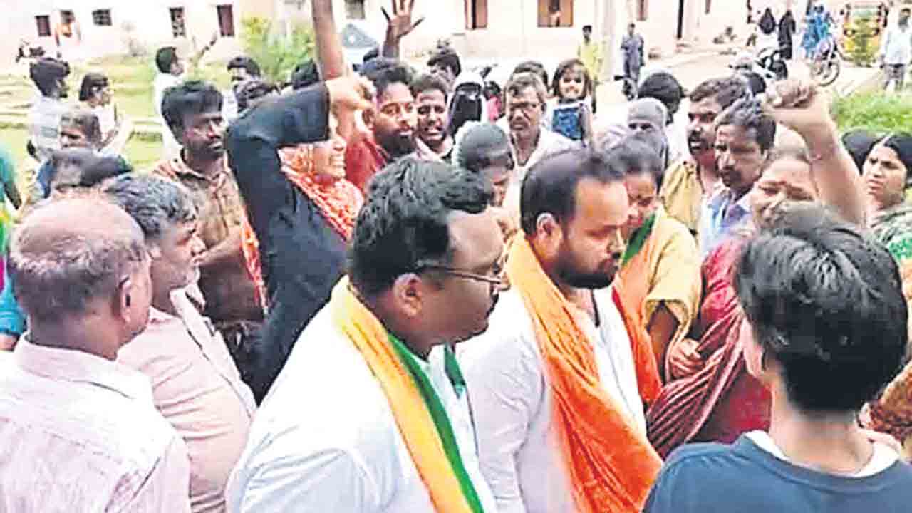 బీజేపీ నాయకులపై తిరగబడ్డ జనం