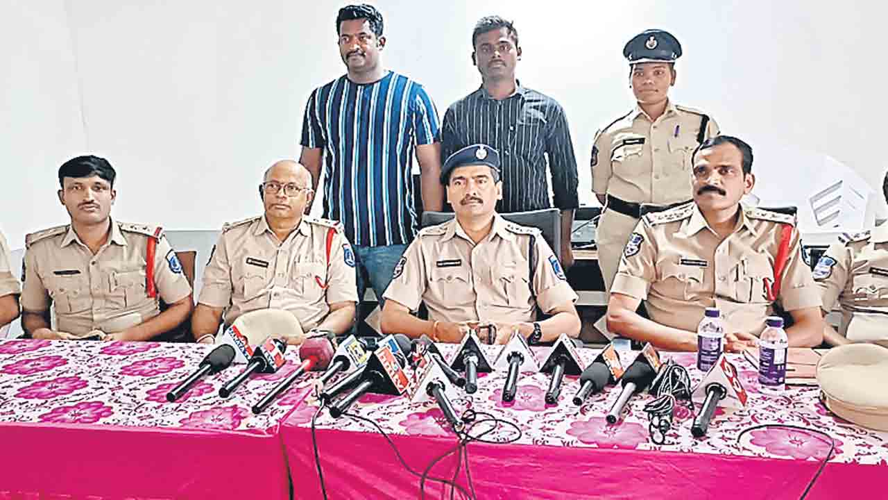 సెల్‌ఫోన్‌ దొంగల ముఠా అరెస్ట్‌