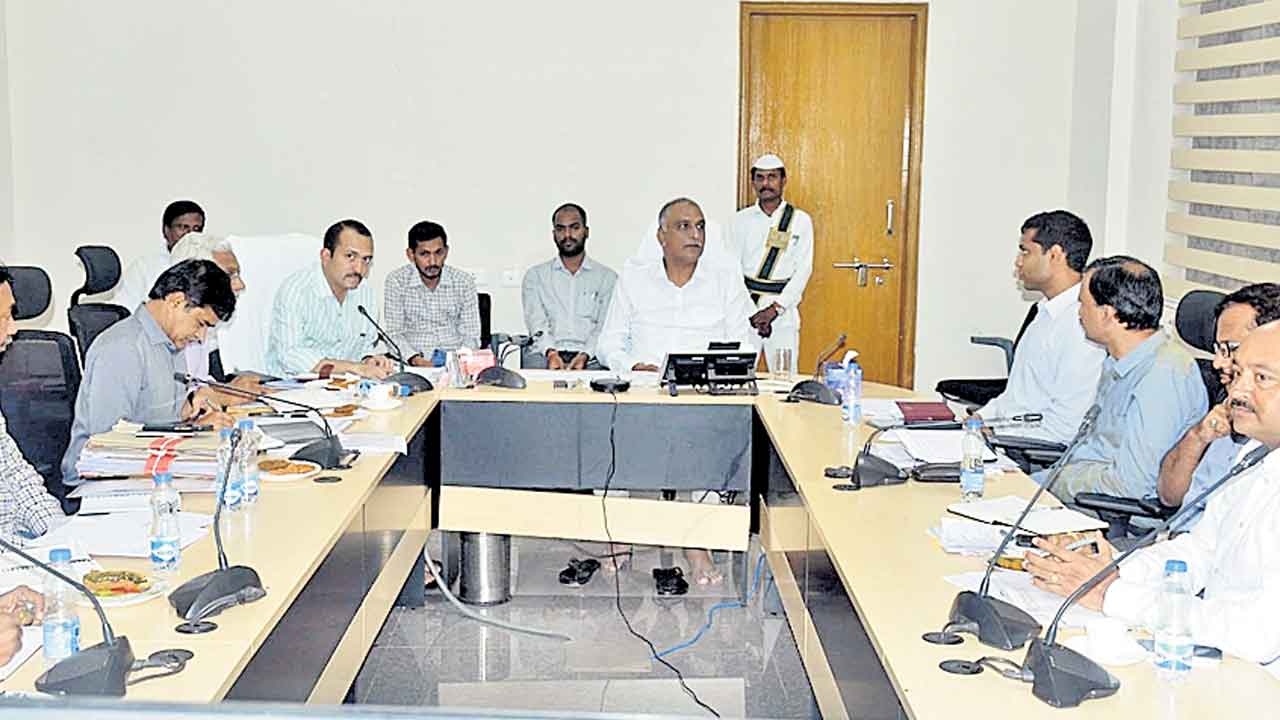 ప్రజలకు అందుబాటులో ఉండాలి