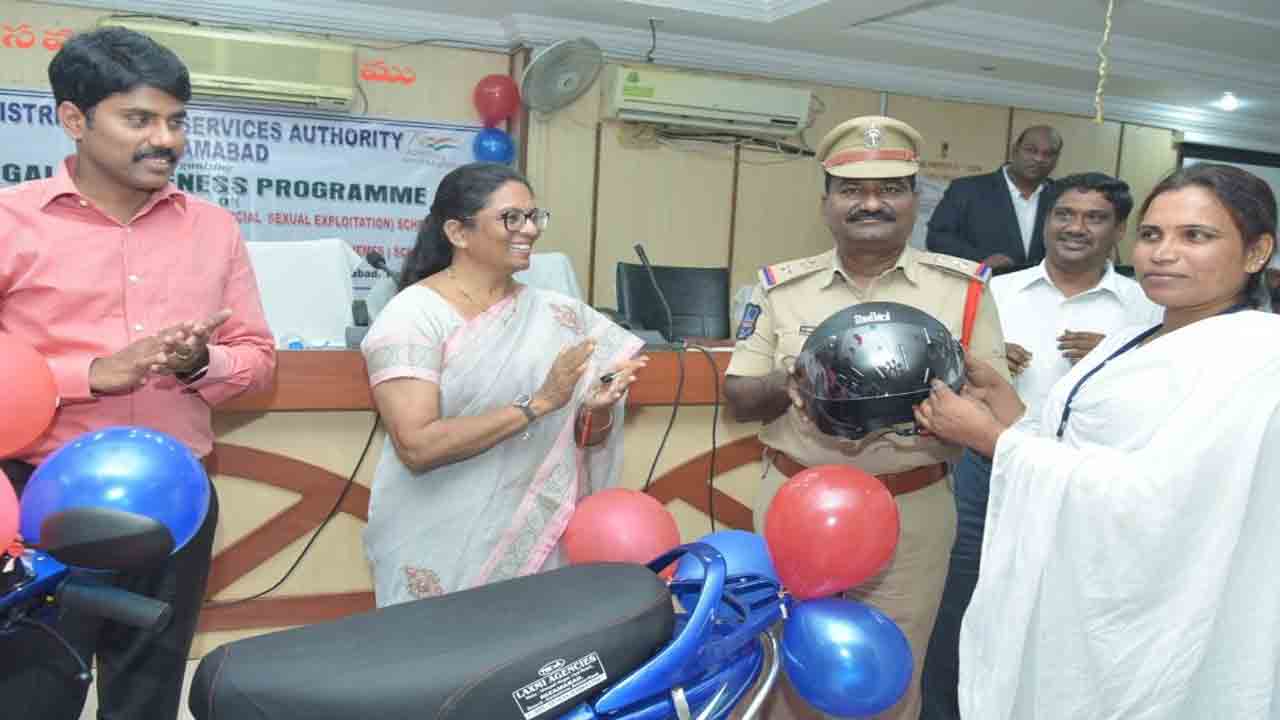 ట్రాన్స్‌జెండర్లకు ఉద్యోగ అవకాశాలు : జిల్లా జడ్జి