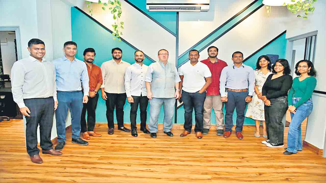 100 మంది అథ్లెట్లకు మద్దతుగా