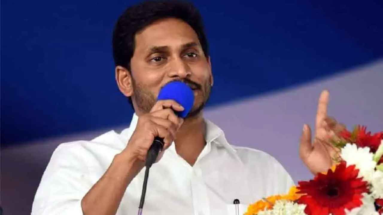 చదువుతో పేదరికం దూరం : ఏపీ సీఎం జగన్‌