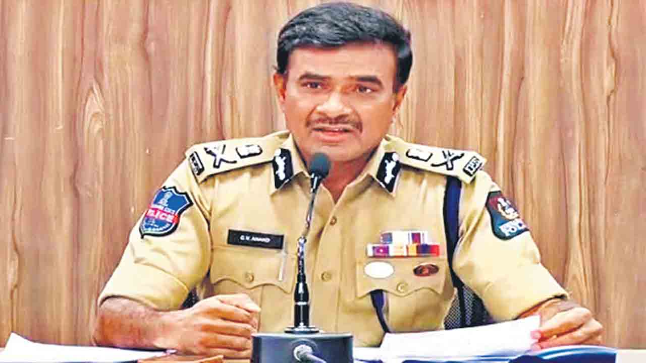 పోస్టింగుల్లో మీ వ్యవహారాలూ చూస్తాం