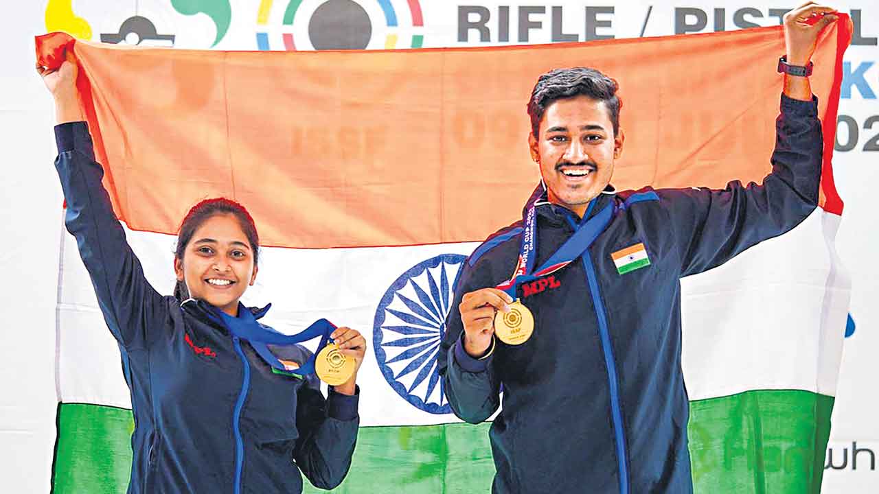 మెహులీ, తుషార్‌ స్వర్ణ గురి