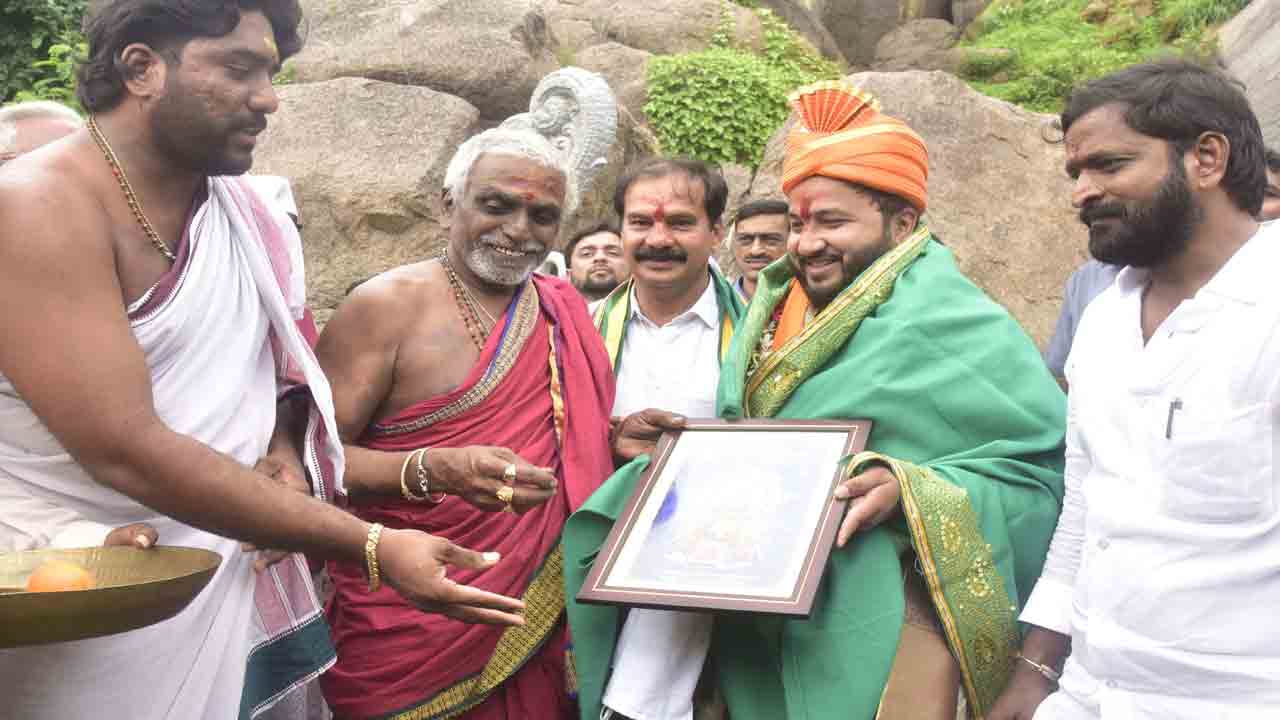 అగ్గలయ్యగుట్టను సందర్శించిన కమల్‌చంద్ర భంజ్‌దేవ్‌