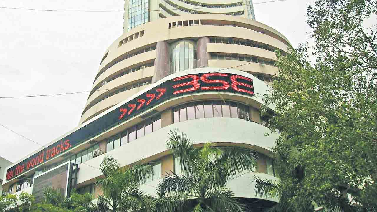 కదంతొక్కిన సూచీలు