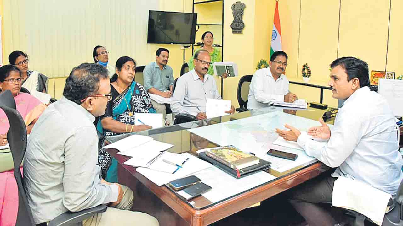 పంట రుణాలపై దృష్టి సారించాలి