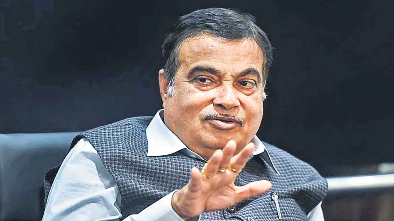 రోడ్ల కోసం నిధుల సమీకరణ : కేంద్ర మంత్రి గడ్కరీ