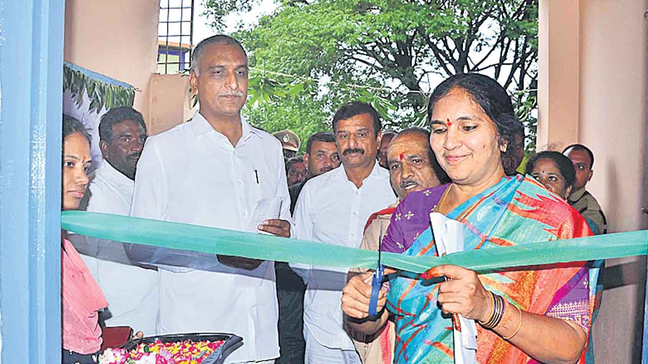 అధికారులు అప్రమత్తంగా ఉండాలి