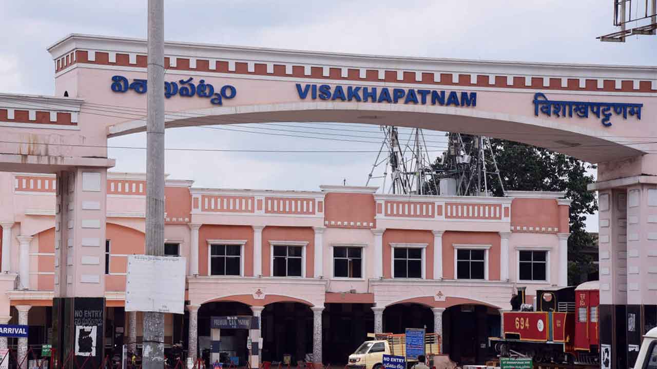 పర్యావరణ పరిరక్షణకు కృషి చేయాలి .. ప్లాస్టిక్‌ నిషేధంపై అవగాహన