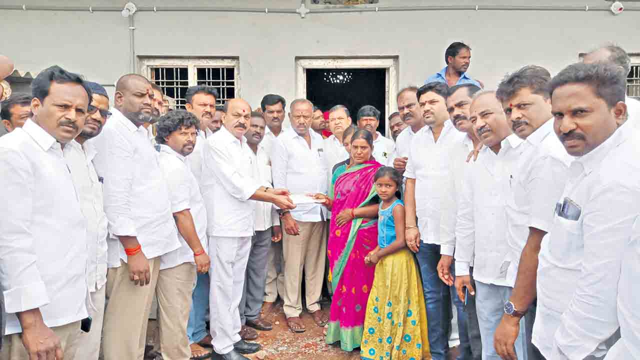 పేదల సంక్షేమమే ప్రభుత్వ లక్ష్యం