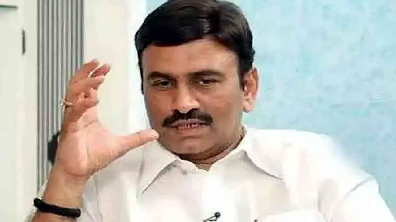 విజయమ్మది రెండుకళ్ల సిద్ధాంతం : వైసీపీ ఎంపీ