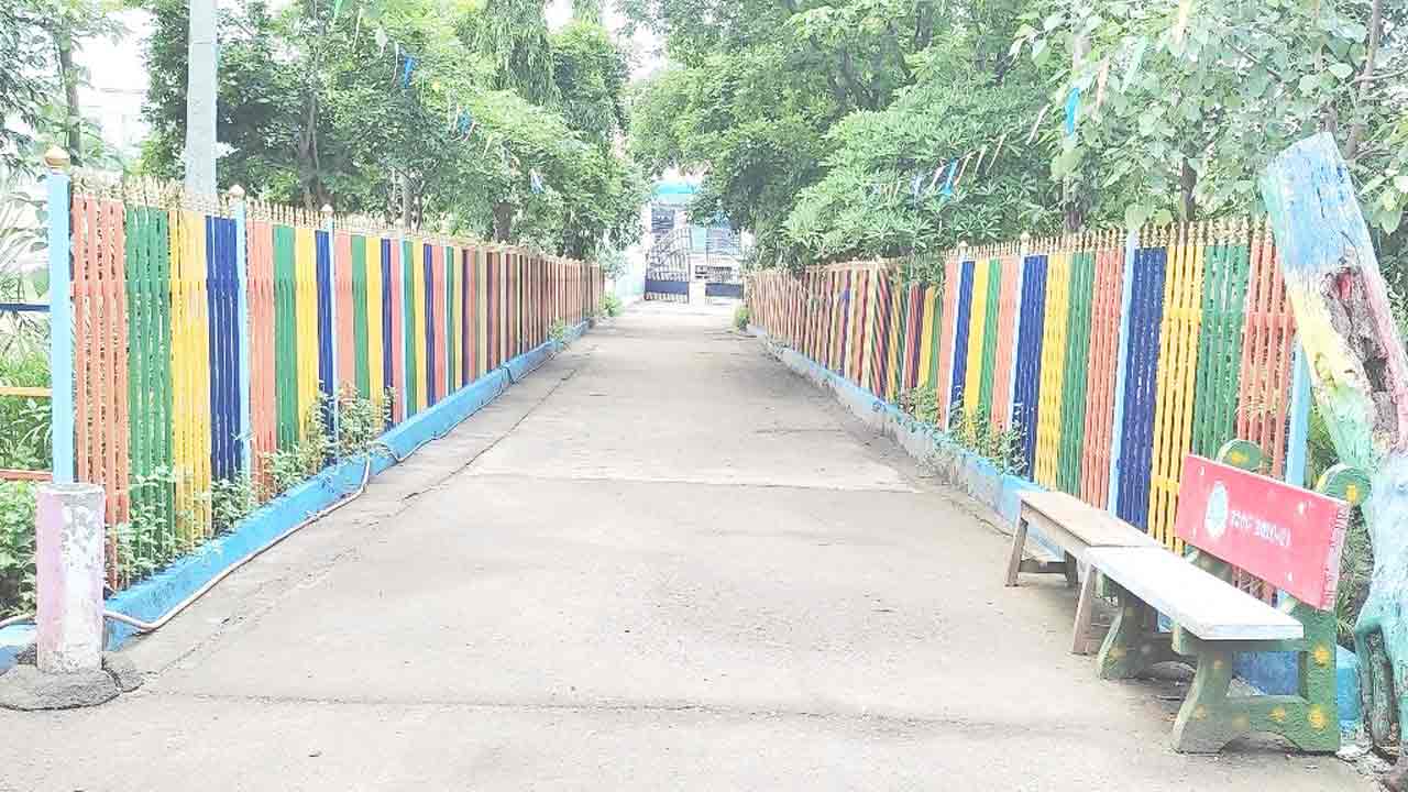 సర్కారు బడి.. ఆకట్టుకునేలా..!