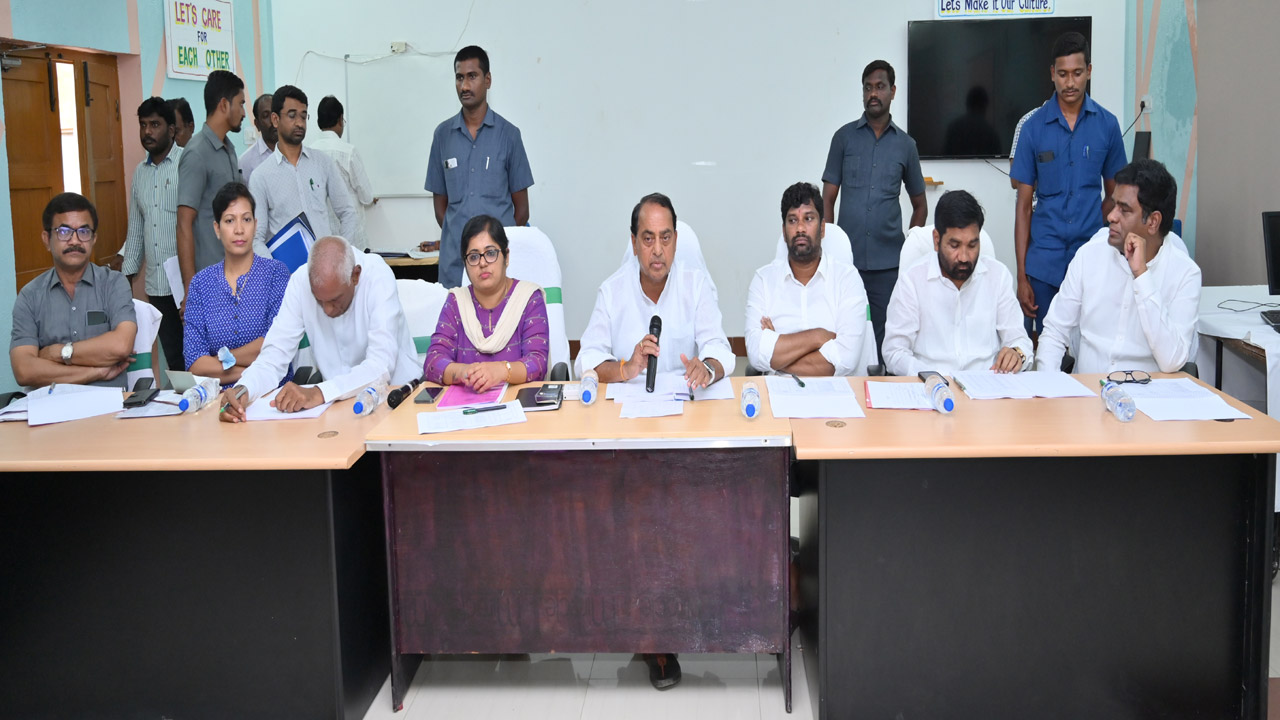 పంట నష్టంపై నివేదికలు ఇవ్వండి..