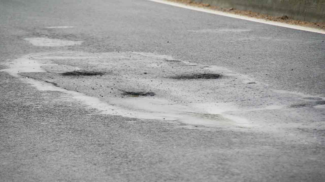 గుంతలమయంగా జాతీయ రహదారి