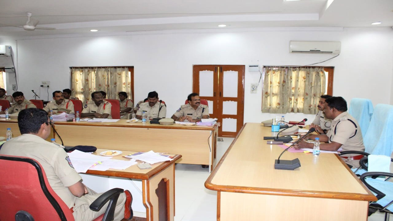 క్రమశిక్షణతో విధులు నిర్వర్తించాలి