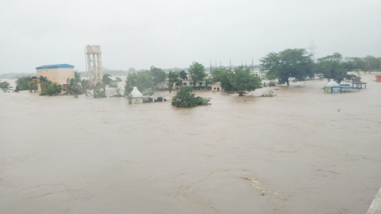 ఆసిఫాబాద్‌, మంచిర్యాల జిల్లాల్లో ఎడతెరిపి లేకుండా వర్షం