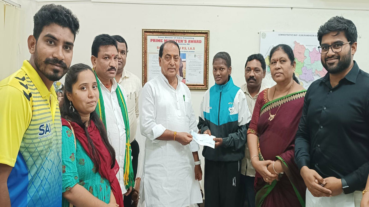 క్రీడాకారులకు ప్రోత్సాహం