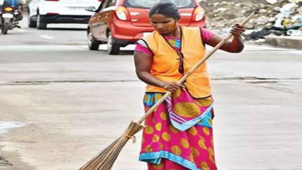 ఏపీలో పారిశుద్ధ్య కార్మికులకు గుడ్‌న్యూస్‌.. హెల్త్‌ అలవెన్స్‌కు గ్రీన్‌సిగ్నల్‌