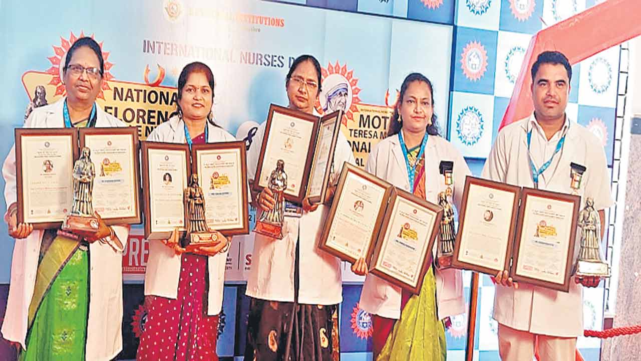 ఐదుగురు నర్సులకు అవార్డులు