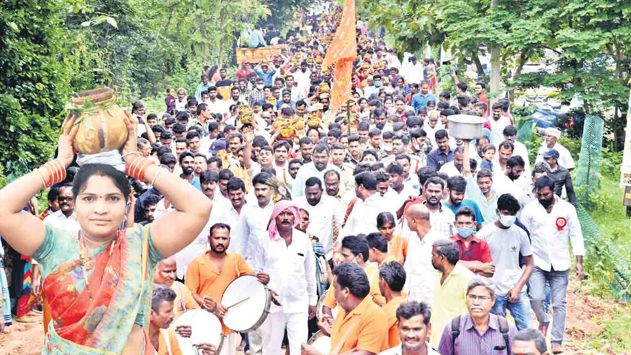 వైభవంగా బోనాల జాతర