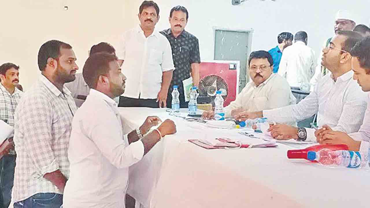 సమస్యల పరిష్కారానికి ఫిర్యాదుల విభాగం