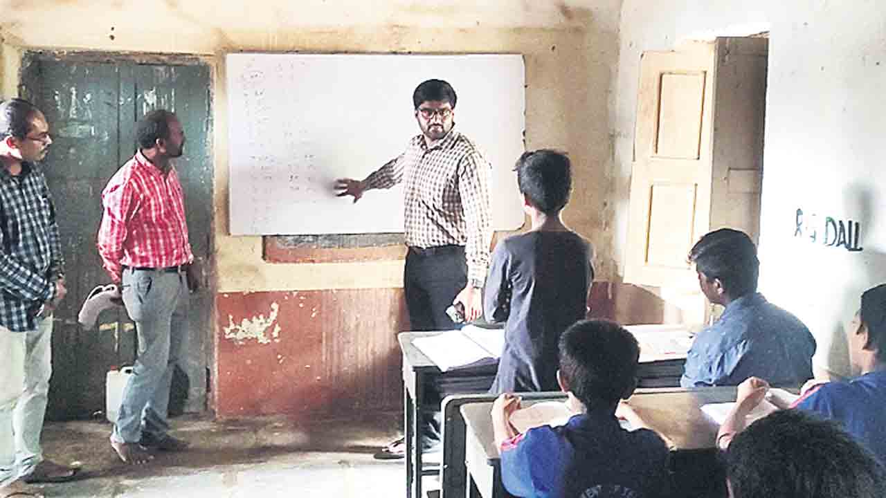 మెనూ ప్రకారం భోజనం అందించాలి