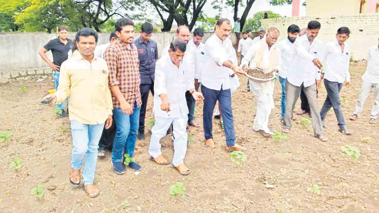 కార్పొరేట్‌ను తలదన్నేలా పాఠశాలలు