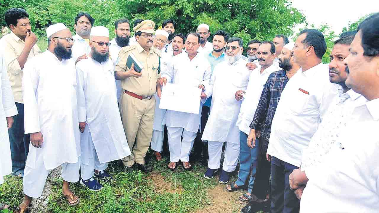 అన్ని మతాల అభివృద్ధికి కృషి
