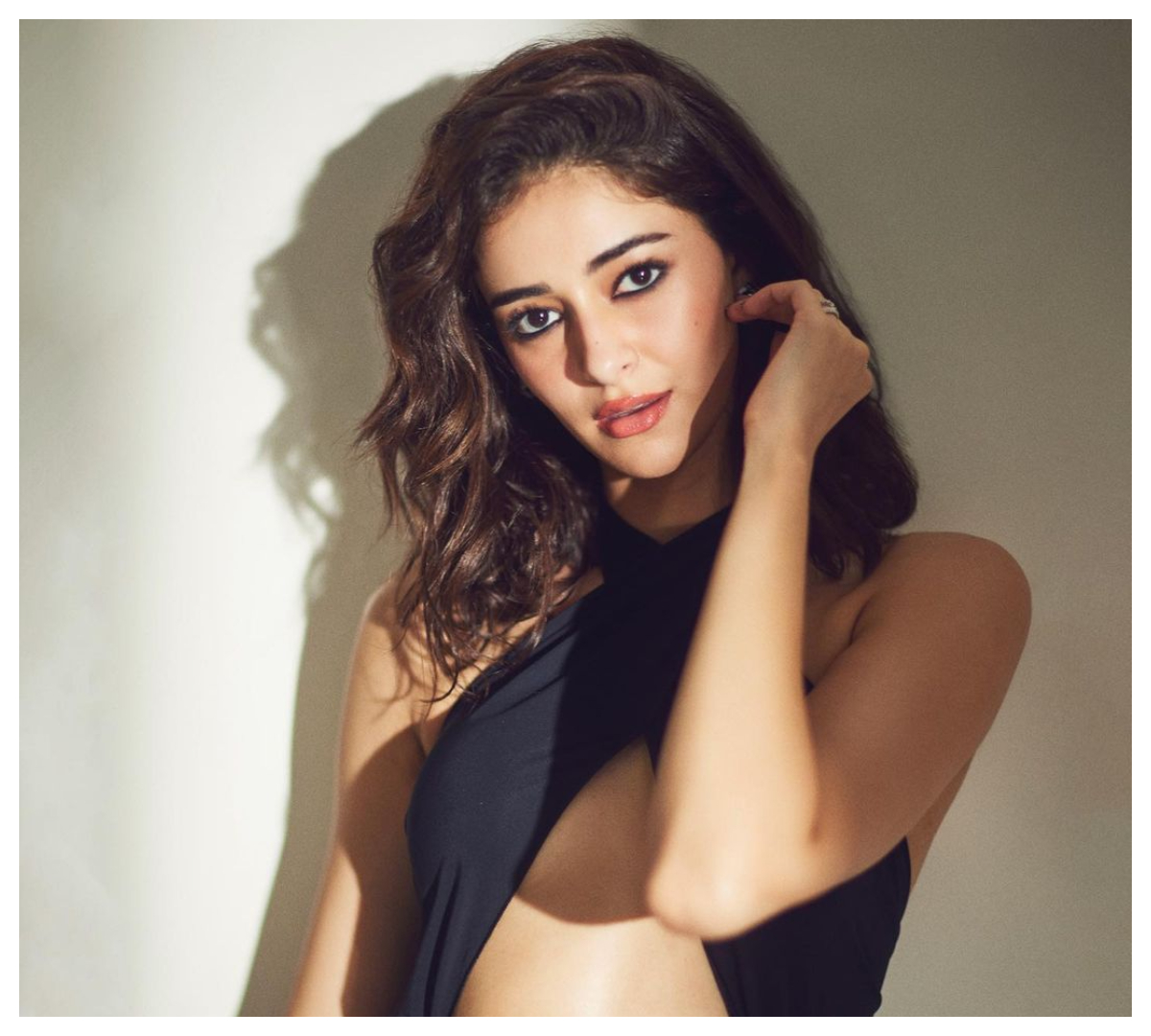 Ananya Panday | చుర‌క‌త్తులాంటి చూపుల‌తో హీటెక్కిస్తున్న అనన్య పాండే..