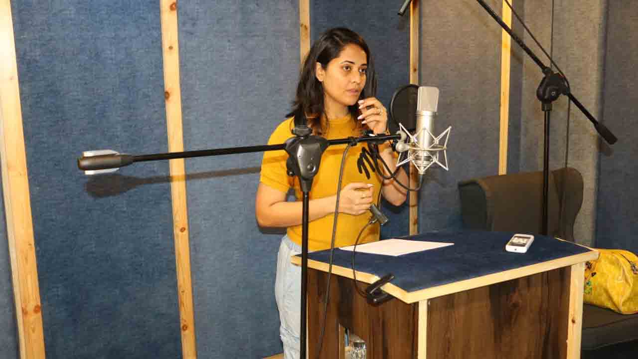 Anasuya Bharadwaj | క్రియేటివ్ డైరెక్ట‌ర్ సినిమాకు డ‌బ్బింగ్..ట్రెండింగ్‌లో అన‌సూయ స్టిల్స్