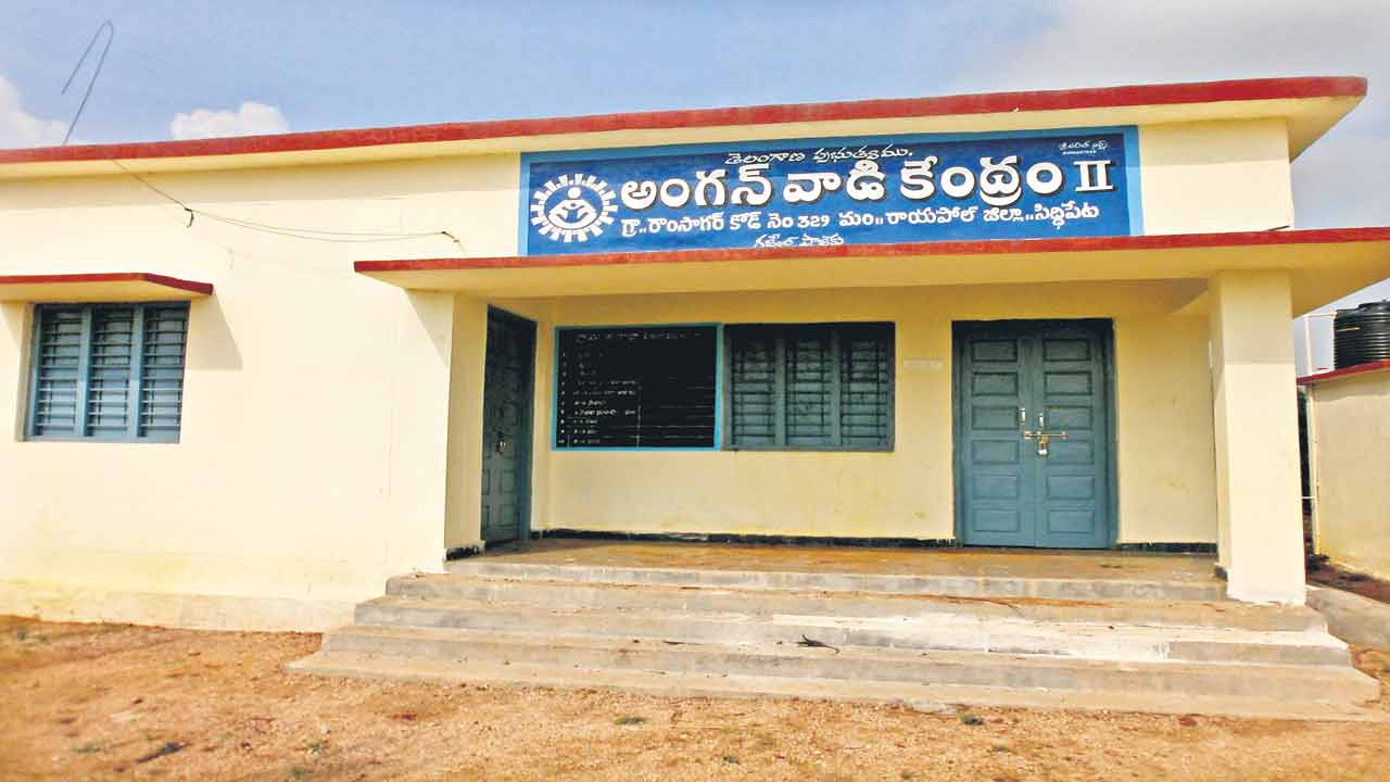 అంగన్‌వాడీల సమస్యలు పరిష్కరించాలి