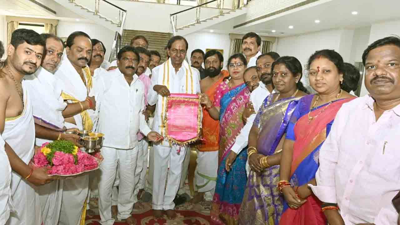 5న బ‌ల్కంపేట ఎల్ల‌మ్మ క‌ల్యాణం.. సీఎం కేసీఆర్‌కు ఆహ్వానం