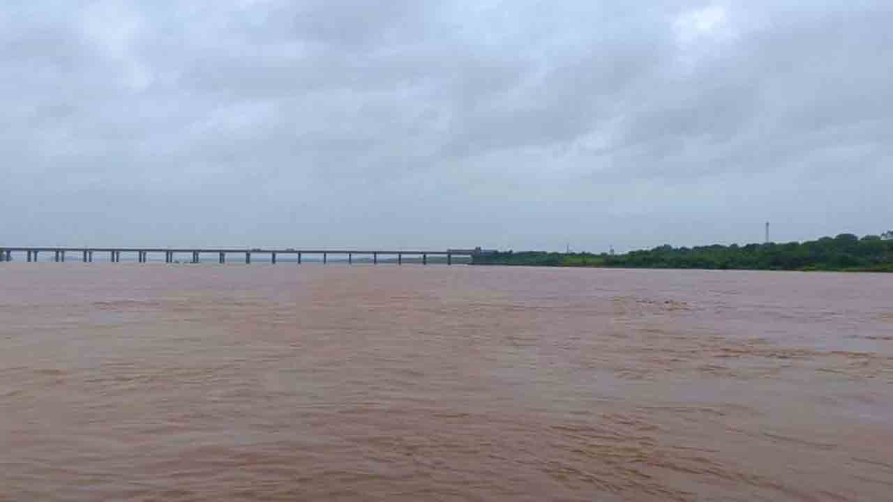 Bhadrachalam | భద్రాచలం వద్ద మూడో ప్రమాద హెచ్చరిక జారీ