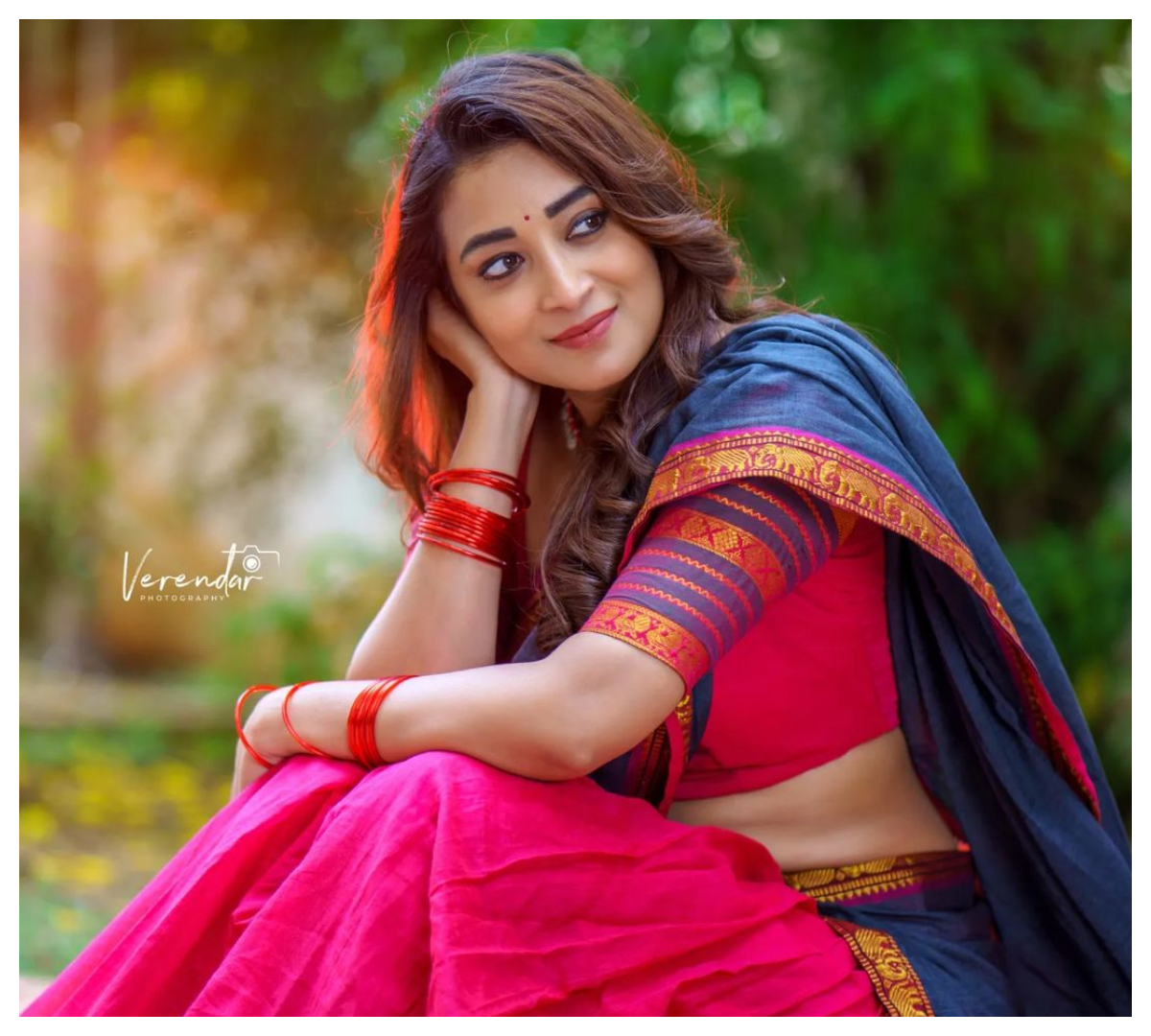 Bhanu Shree | హాఫ్ శారీలో కేక‌పెట్టిస్తున్న భానుశ్రీ‌..