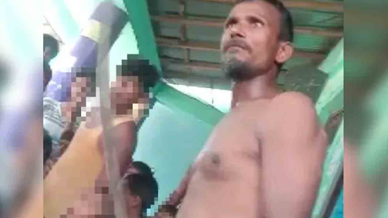 టీచ‌ర్ల‌ను క‌త్తితో బెదిరించిన వ్య‌క్తి.. తెలిస్తే న‌వ్వు ఆపుకోలేరు.. వీడియో వైర‌ల్