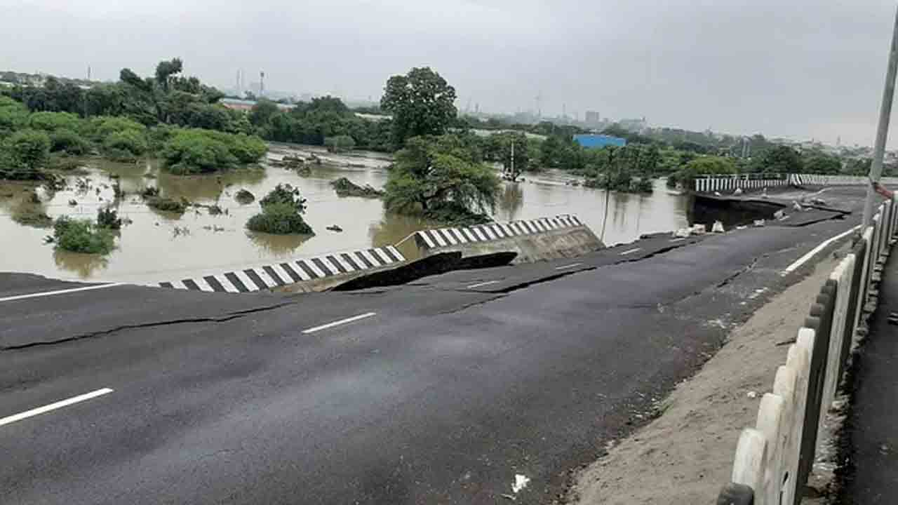 మధ్యప్రదేశ్‌లో కట్టిన ఏడాదికే కూలిన బ్రిడ్జి
