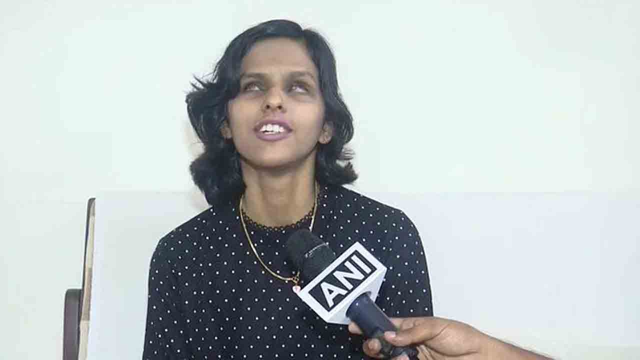 కంటి చూపు లేకున్నా.. 500కు 496 మార్కులు