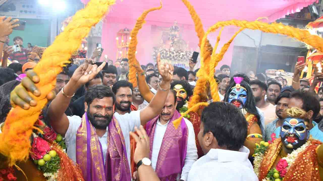 వైభవంగా ఫలహారం బండి ఊరేగింపు.. పాల్గొన్న మంత్రులు