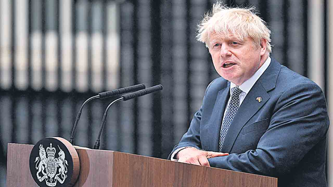 ఎట్టకేలకు వైదొలిగిన బోరిస్‌ జాన్సన్‌.. తదుపరి ప్రధాని రేసులో రిషి సునక్‌