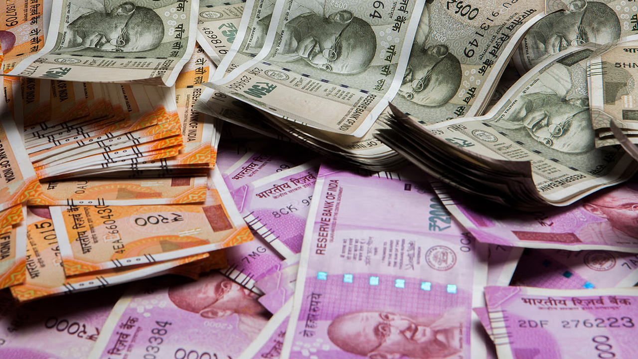 జార్ఖండ్ కాంగ్రెస్ ఎమ్మెల్యేల కారులో సొమ్ము.. అరెస్ట్ చేసిన బెంగాల్ పోలీసులు