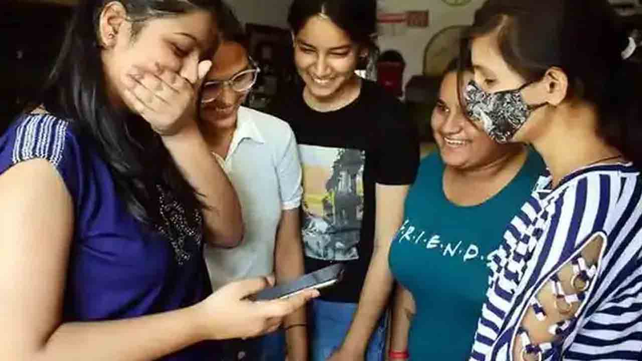 CBSE 12వ తరగతి ఫలితాలు విడుదల.. అమ్మాయిలదే పైచేయి