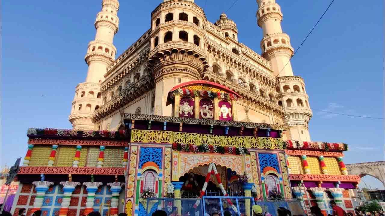 చార్మినార్‌ భాగ్యలక్ష్మి అమ్మవారిని దర్శించుకున్న యూపీ సీఎం