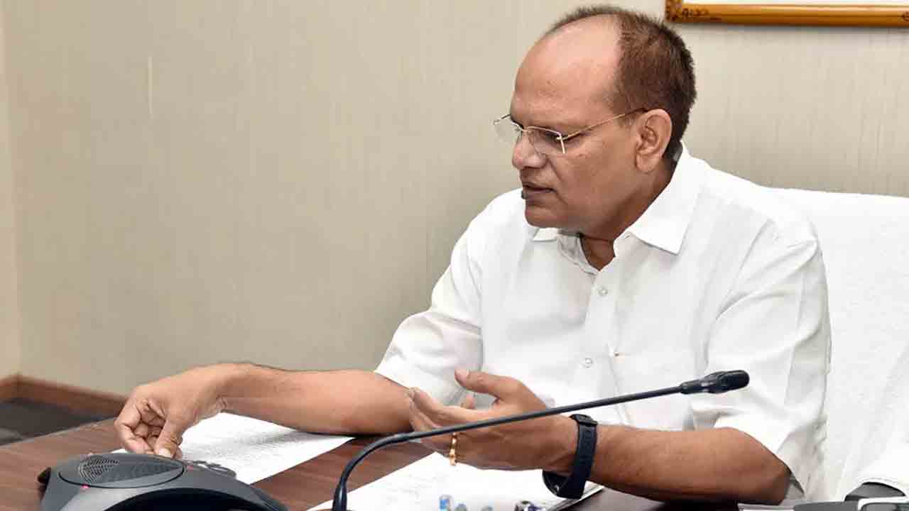 రెవెన్యూ శాఖను బలోపేతం చేయండి