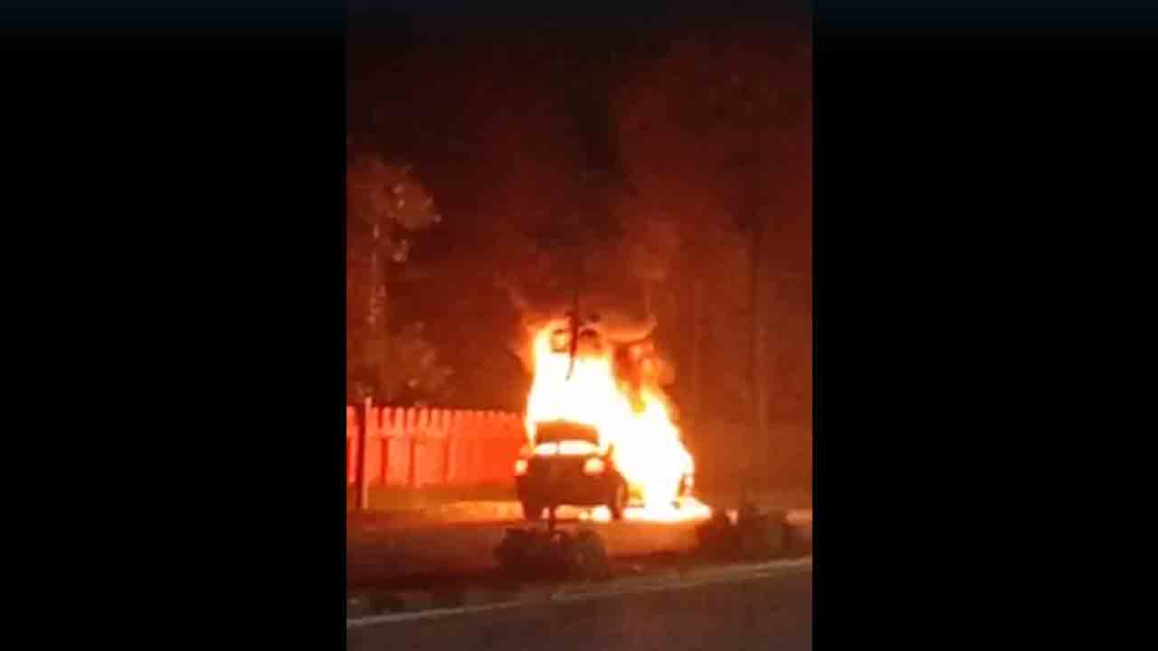 తప్పిన ప్రాణనష్టం.. లంగర్‌హౌస్‌లో కారులో చెలరేగిన మంటలు