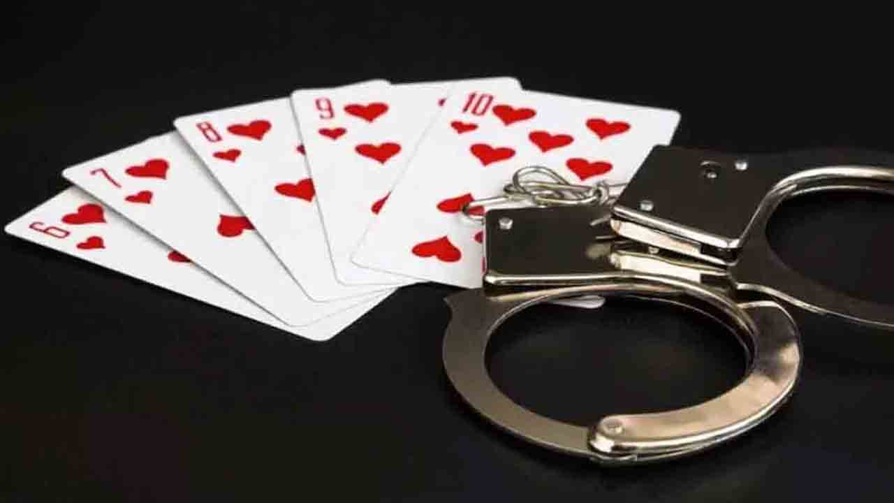 మొయినాబాద్‌లో 13 మంది పేకాటరాయుళ్లు అరెస్ట్‌