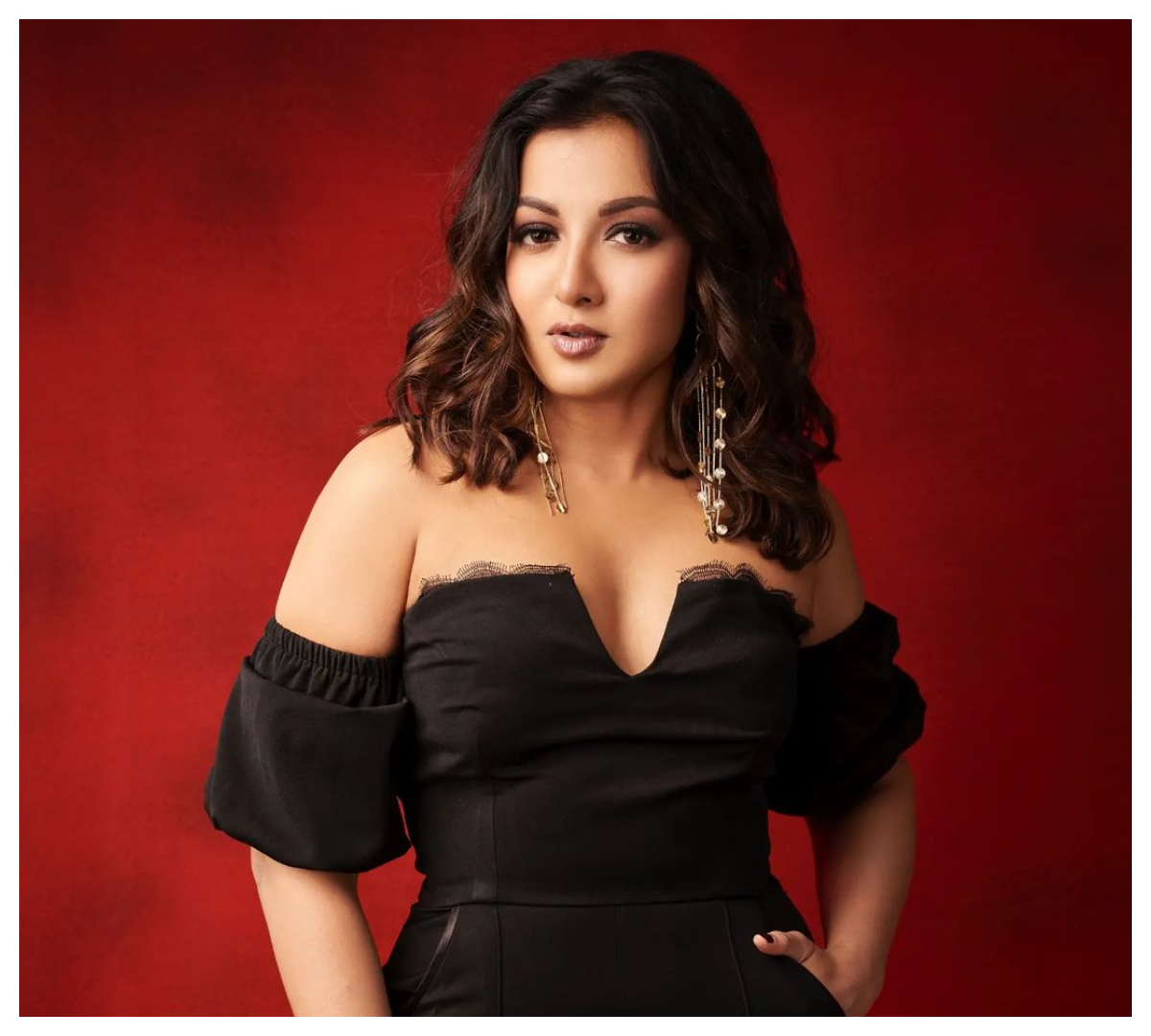 Catherine Tresa Alexander | గ్లామ‌ర్‌తో హీటెక్కిస్తున్న కేథరీన్ ట్రెసా అలెగ్జాండర్..