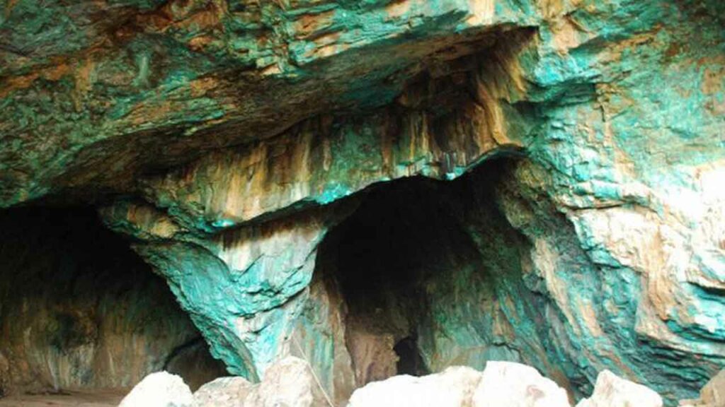 Chandampet caves attracting pilgrims