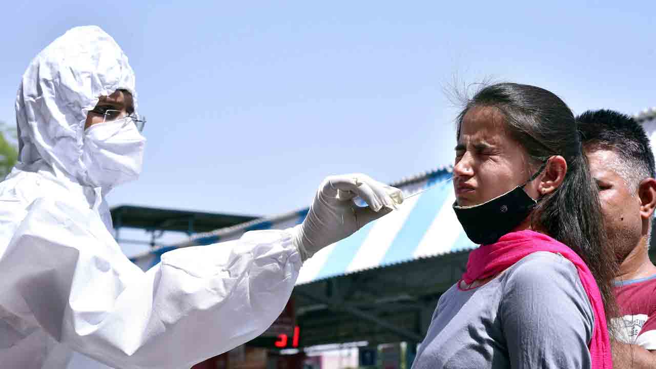 7 రాష్ట్రాల్లో పది శాతంపైగా కరోనా పాజిటివిటీ రేటు… కేంద్ర ఆరోగ్య మంత్రిత్వ శాఖ అలెర్ట్‌